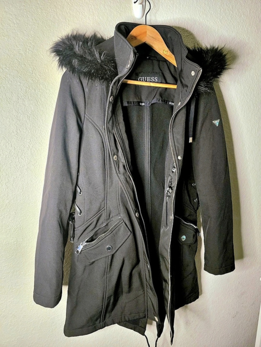 GUESS Faux Fur Trim Black Puffer Size Medium Like New